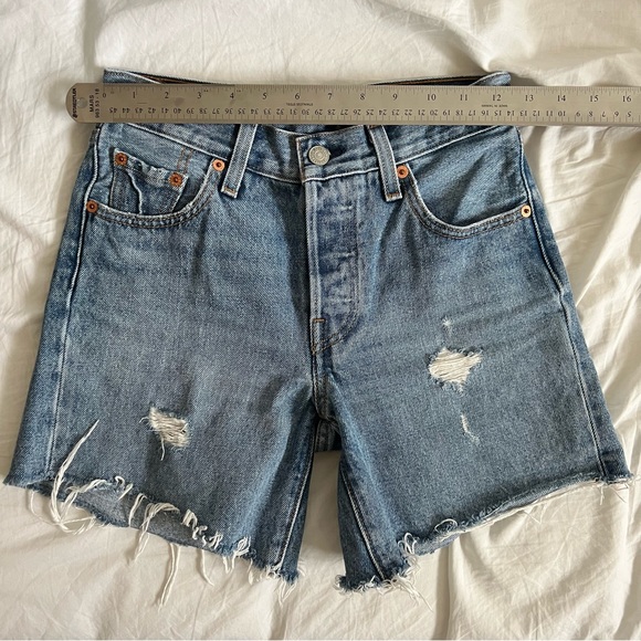 LEVI’S 501 Mid Thigh Shorts (23) - Picture 8 of 9